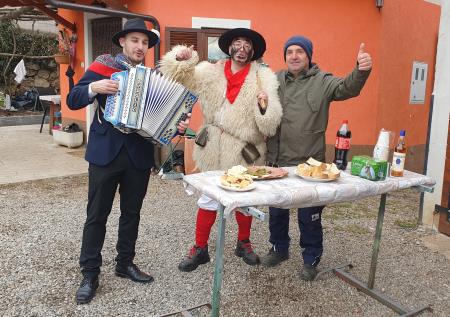 Podgrajski škoromati med poberijo6